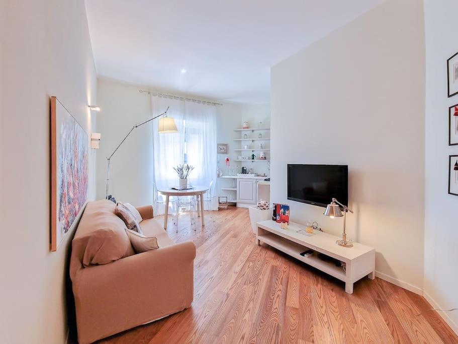 Charme On The River - City Center Appartement Verona Buitenkant foto