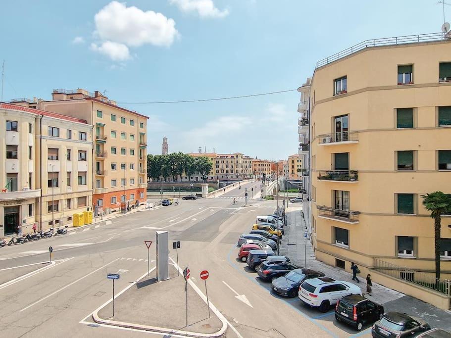 Charme On The River - City Center Appartement Verona Buitenkant foto